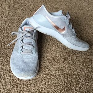 Nike Flex Contact Running Shoe in Gray/Rose gold